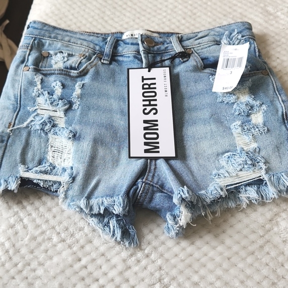 ALMOST FAMOUS HIGH RISE MOM SHORTS SIZE JRS 3 DISTRESSED MEDIUM WASHED NWT - Picture 3 of 14